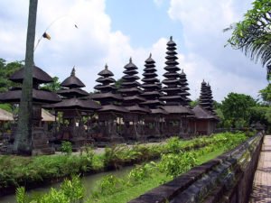 volunteer in bali and see amazing temples in