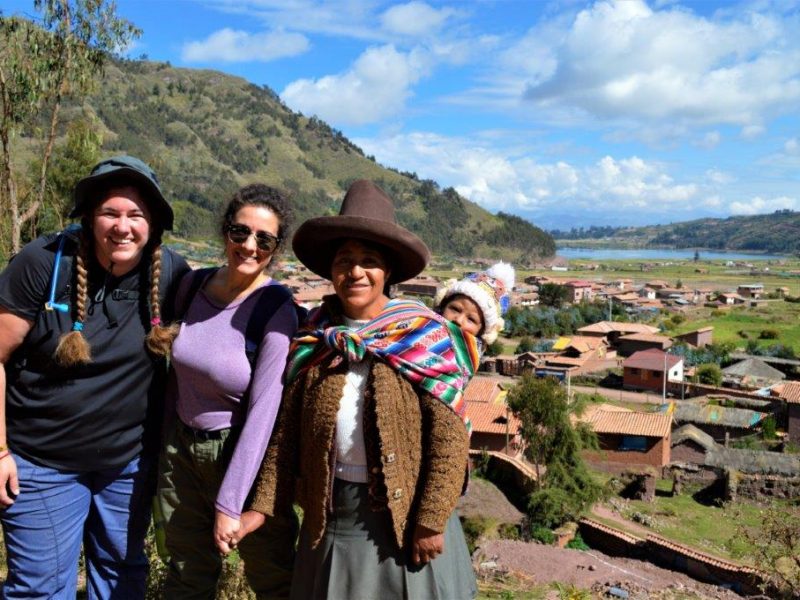 Cusco volunteers through IVI in Peru