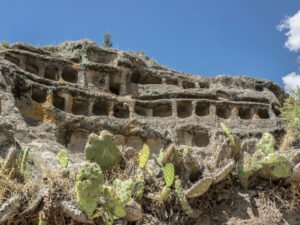 visiting famous ruins in peru on volunteer expedition