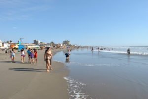 pimental beach peru suring