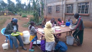volunteering in kenya through IVI