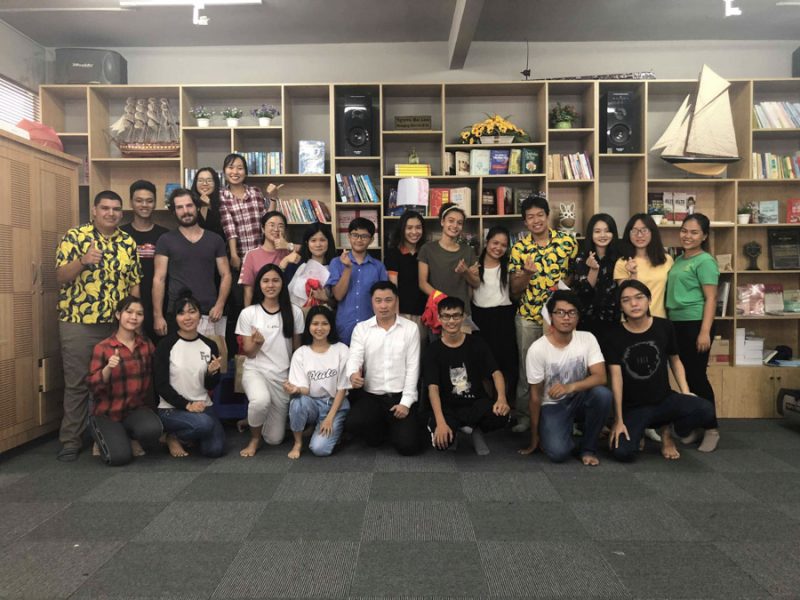 Group photo of participants with students- Ho Chi Minh