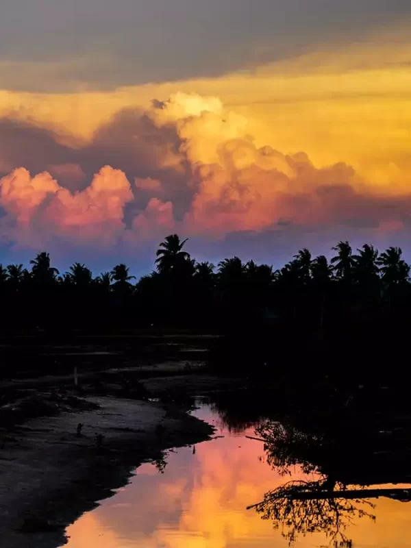 Kampot sunset over river