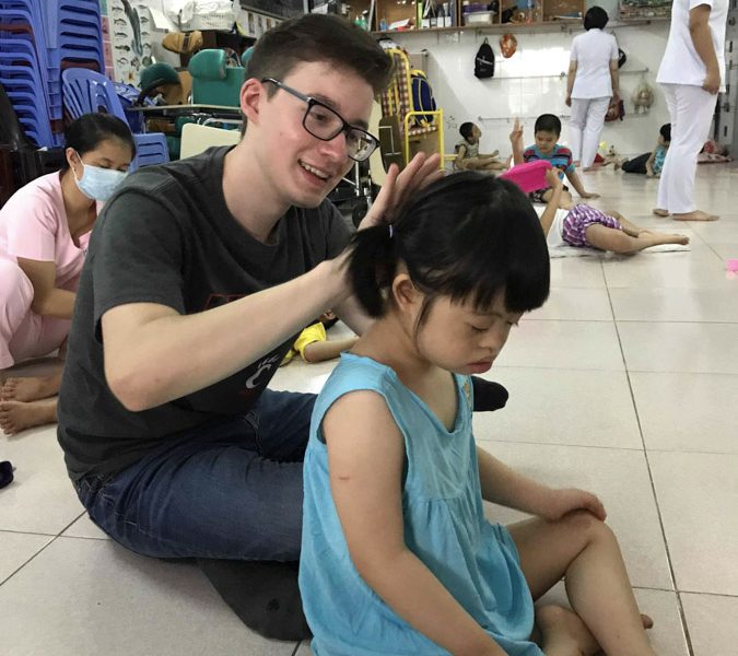 Participant tie the kid hair