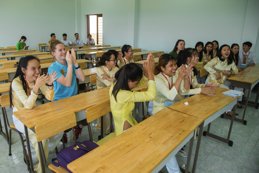 _Participants and students in the classroom, IVI volunteer