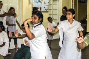 sri lankan children dancing