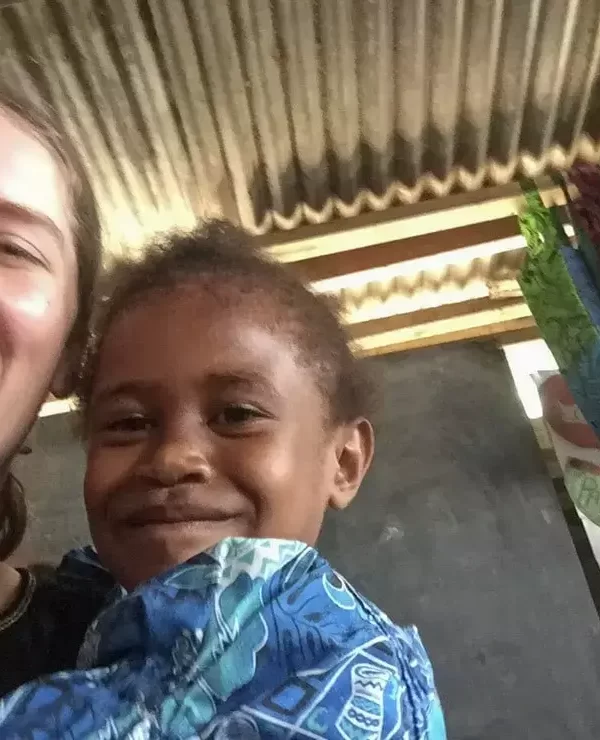 Jasmin-Pickett-Vanuatu-teaching-
