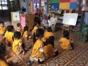 Participant-teaching-animal-names-in-English-with-drawings