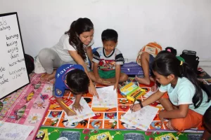 Lovina-Kindergarten-Teaching_15