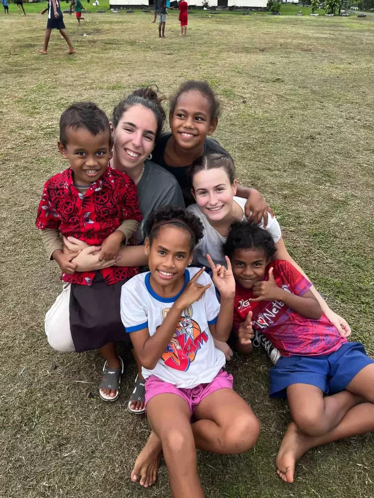 vollie-with-Fiji-kids