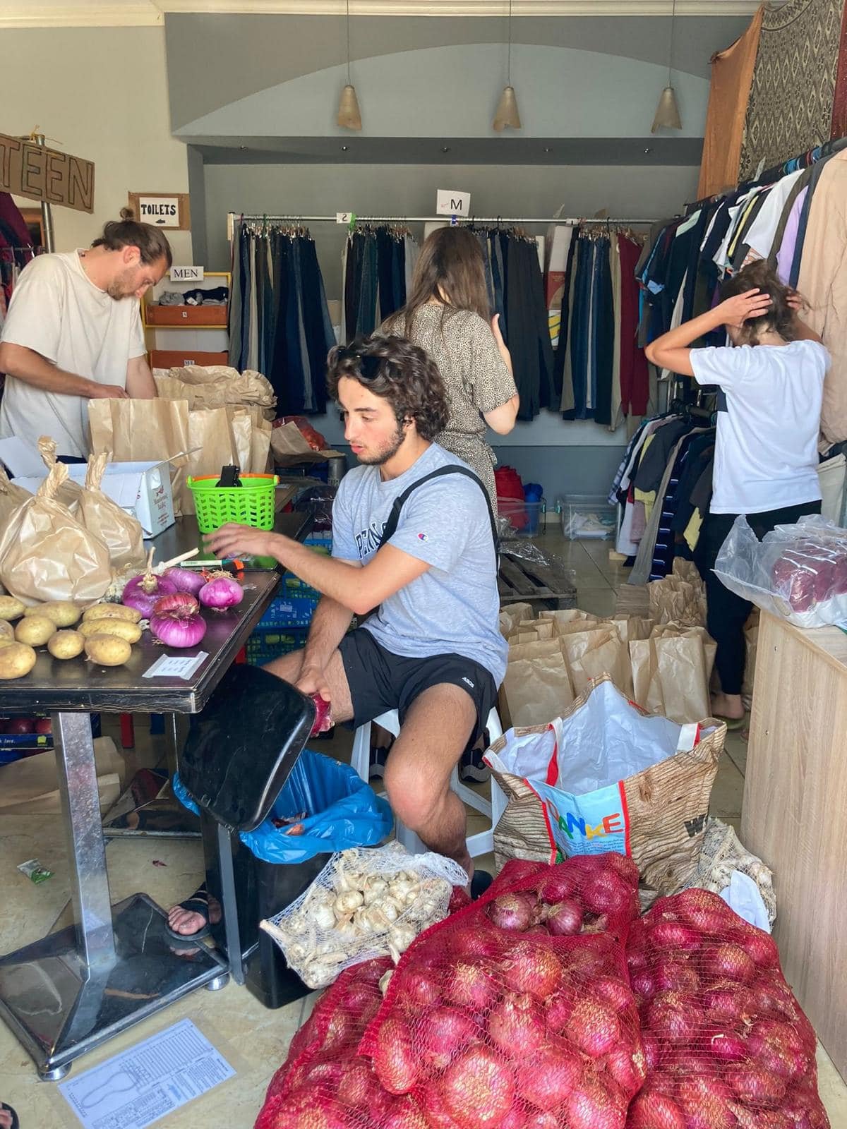 support in the refugee shop