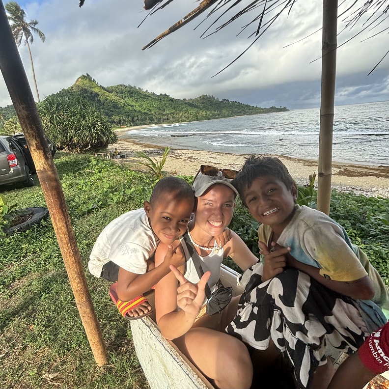 volunteer with kids in Fiji