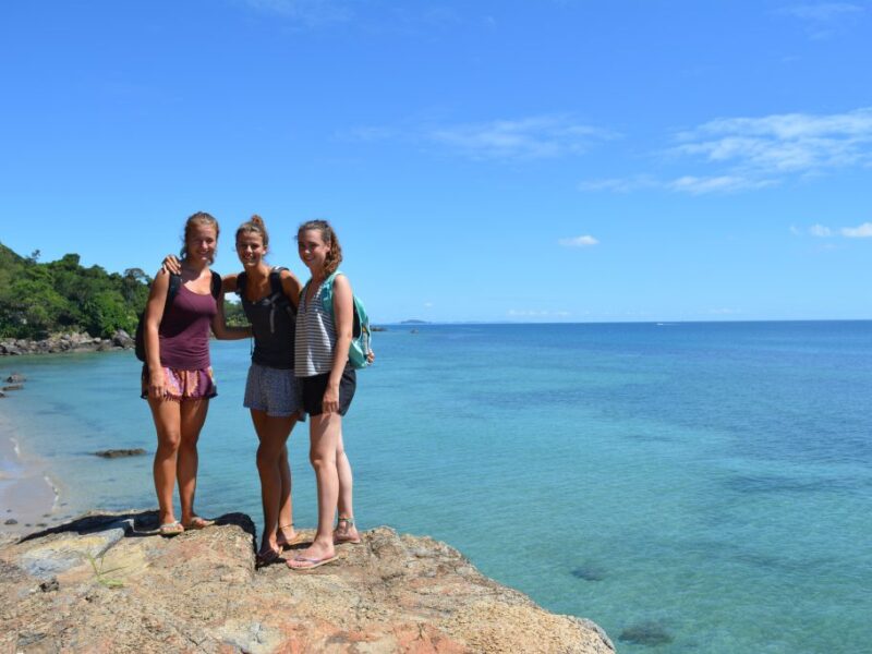 volunteers on nosy komba