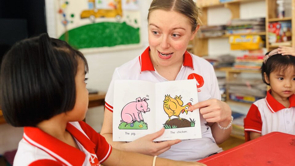 reading book to kindy kids