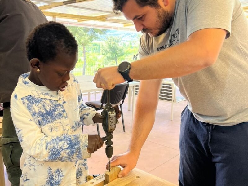 refugee kids learning