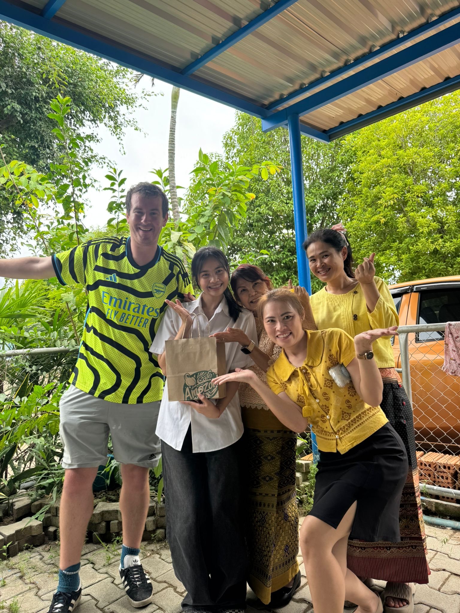 volunteer with kids thailand