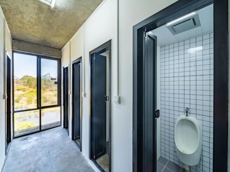 Sudder Street Hostel