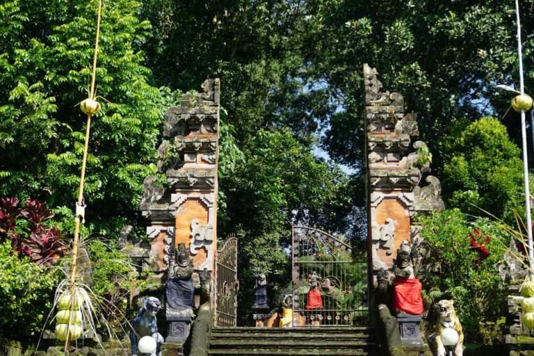 enter-gate-of-Besikalung-Temple