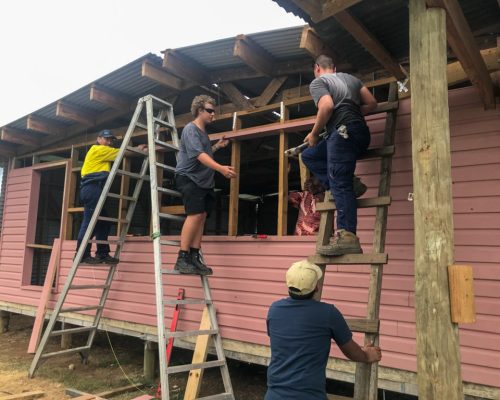 IVI volunteer at Fiji remote building project