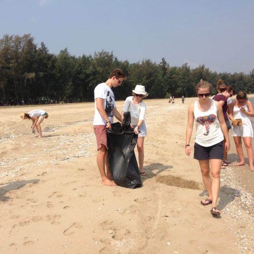 volunteers cleaning up the beach in thailand