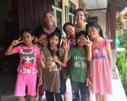 Vollies with students in Ubud