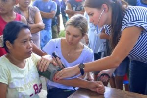 brooke and amy in philippines medical placement